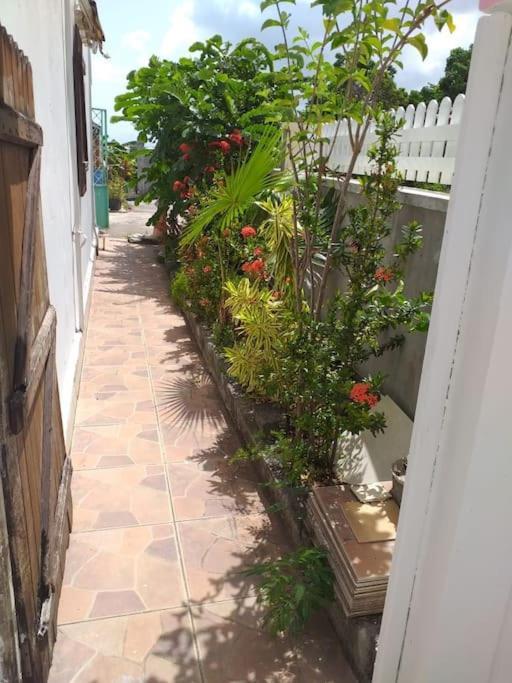 Maison Creole Chaleureuse Avec Stationnement Le Gosier  Eksteriør bilde