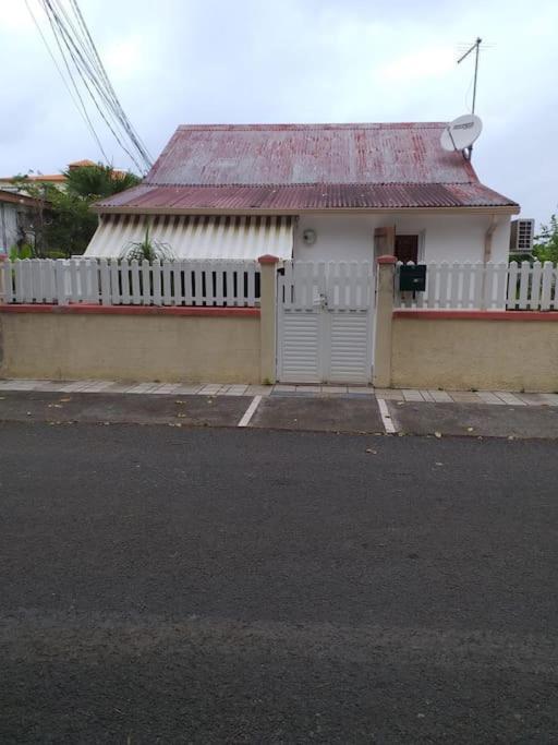 Maison Creole Chaleureuse Avec Stationnement Le Gosier  Eksteriør bilde