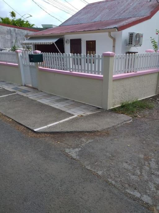 Maison Creole Chaleureuse Avec Stationnement Le Gosier  Eksteriør bilde